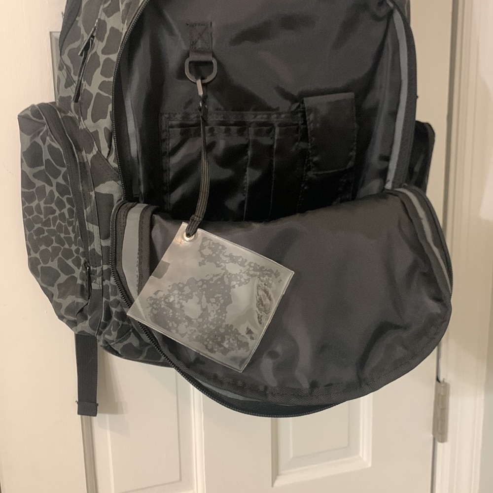 Billabong black gray print backpack amazing condition no signs of use - Picture 4 of 13